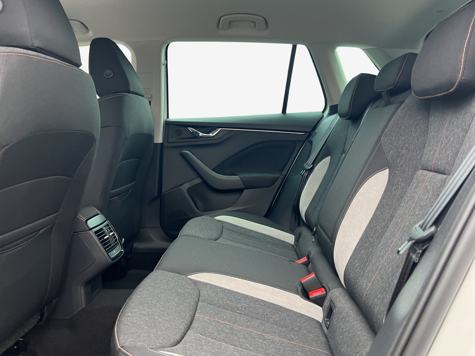 SKODA Kamiq 1.0 TSI Selection DSG-image-11