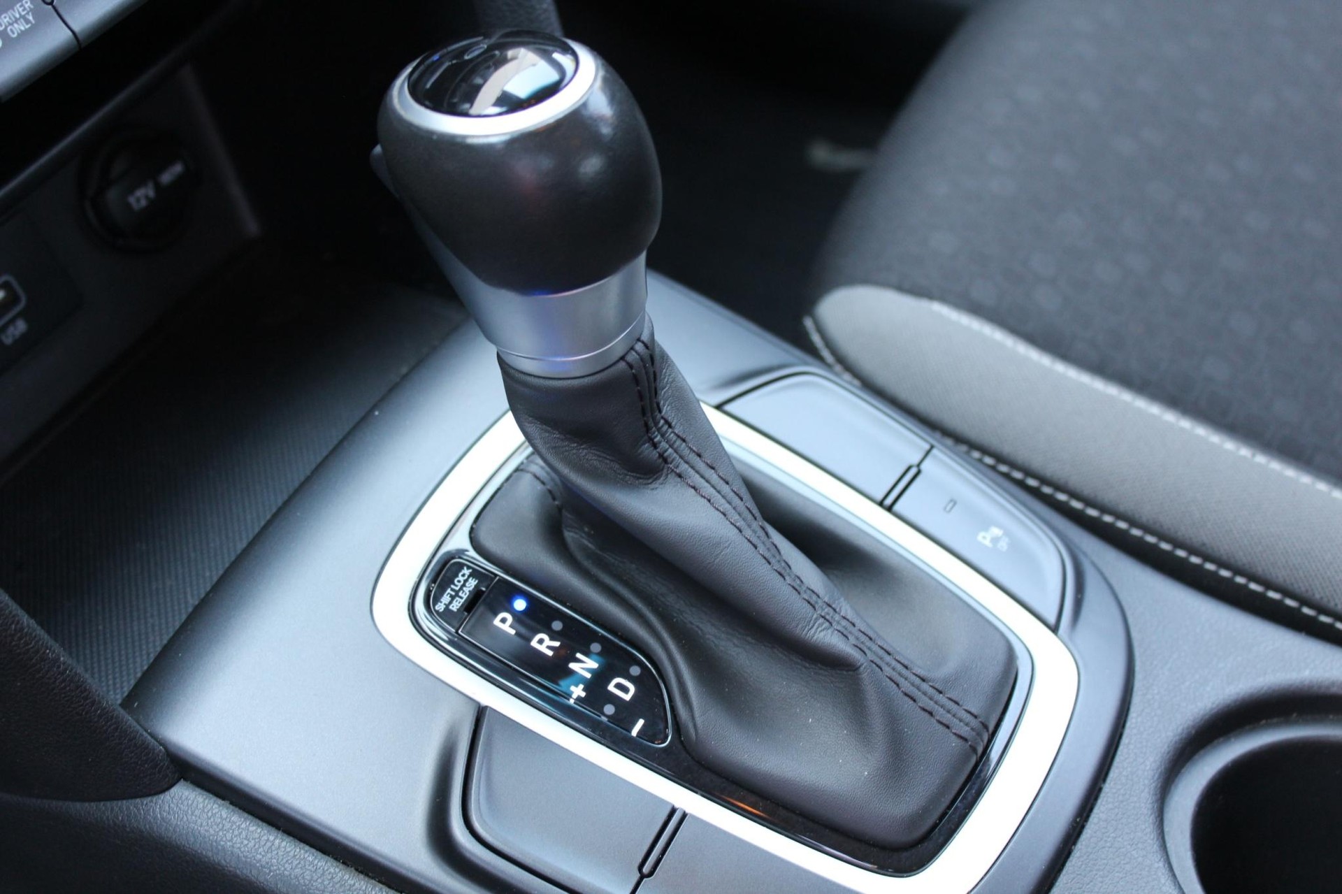 HYUNDAI Kona 1.6 GDi Hybrid Amplia-image-8
