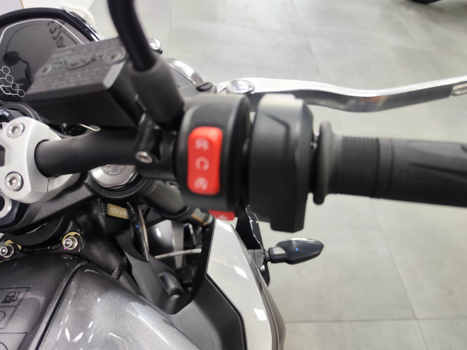 TRIUMPH Street Triple 765 R-image-7