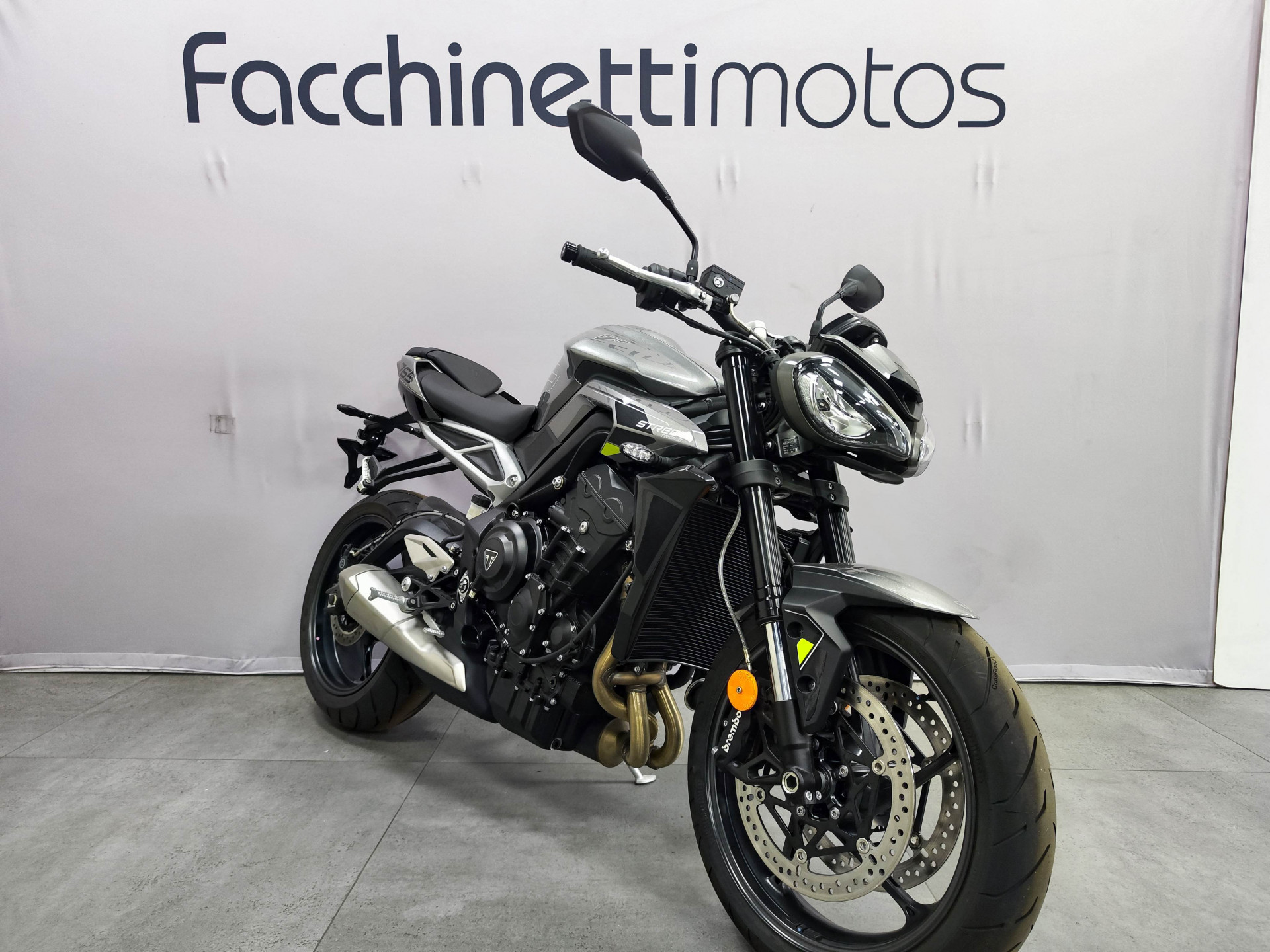 TRIUMPH Street Triple 765 R-showroom-element-1