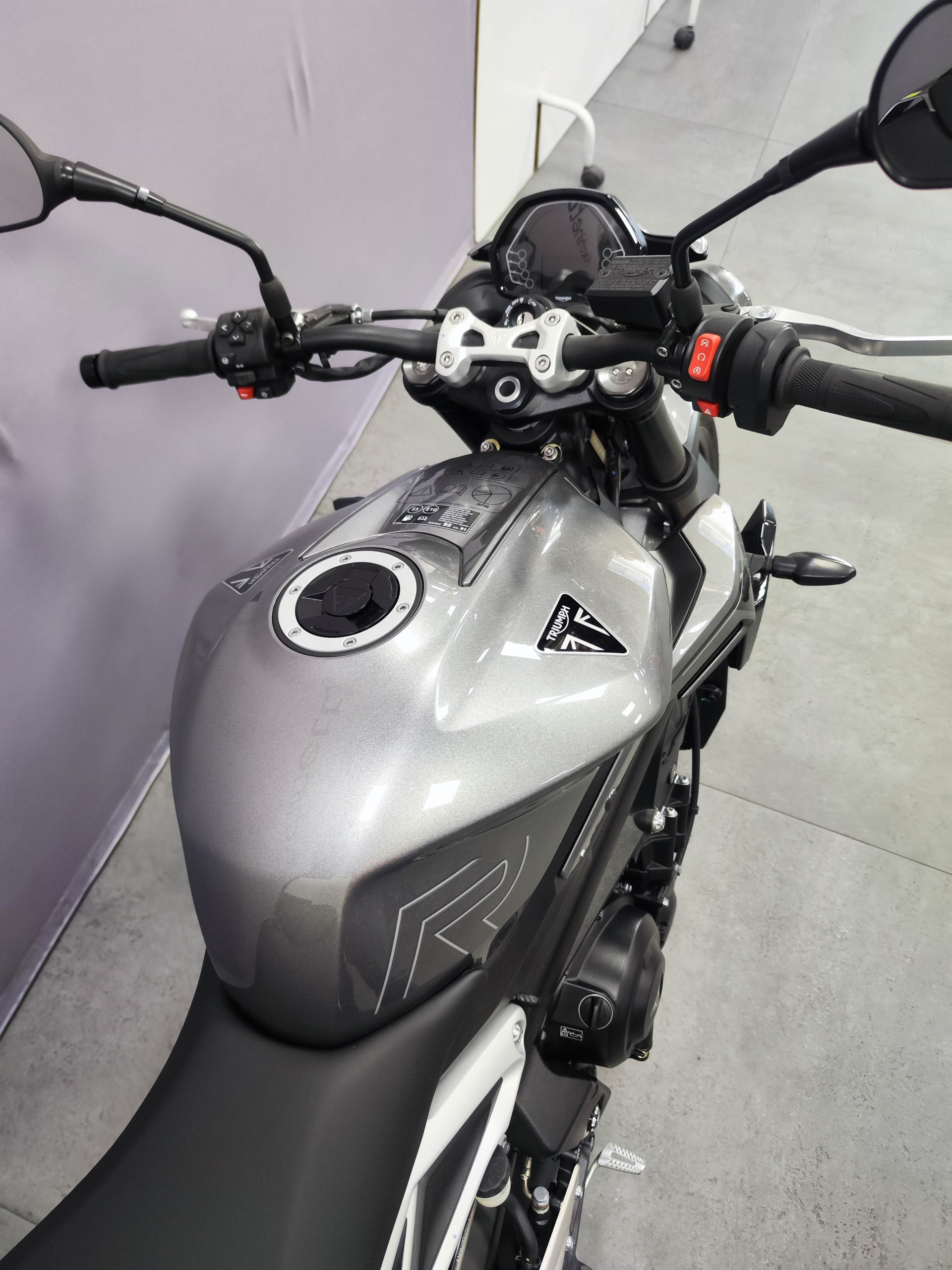 TRIUMPH Street Triple 765 R-image-4