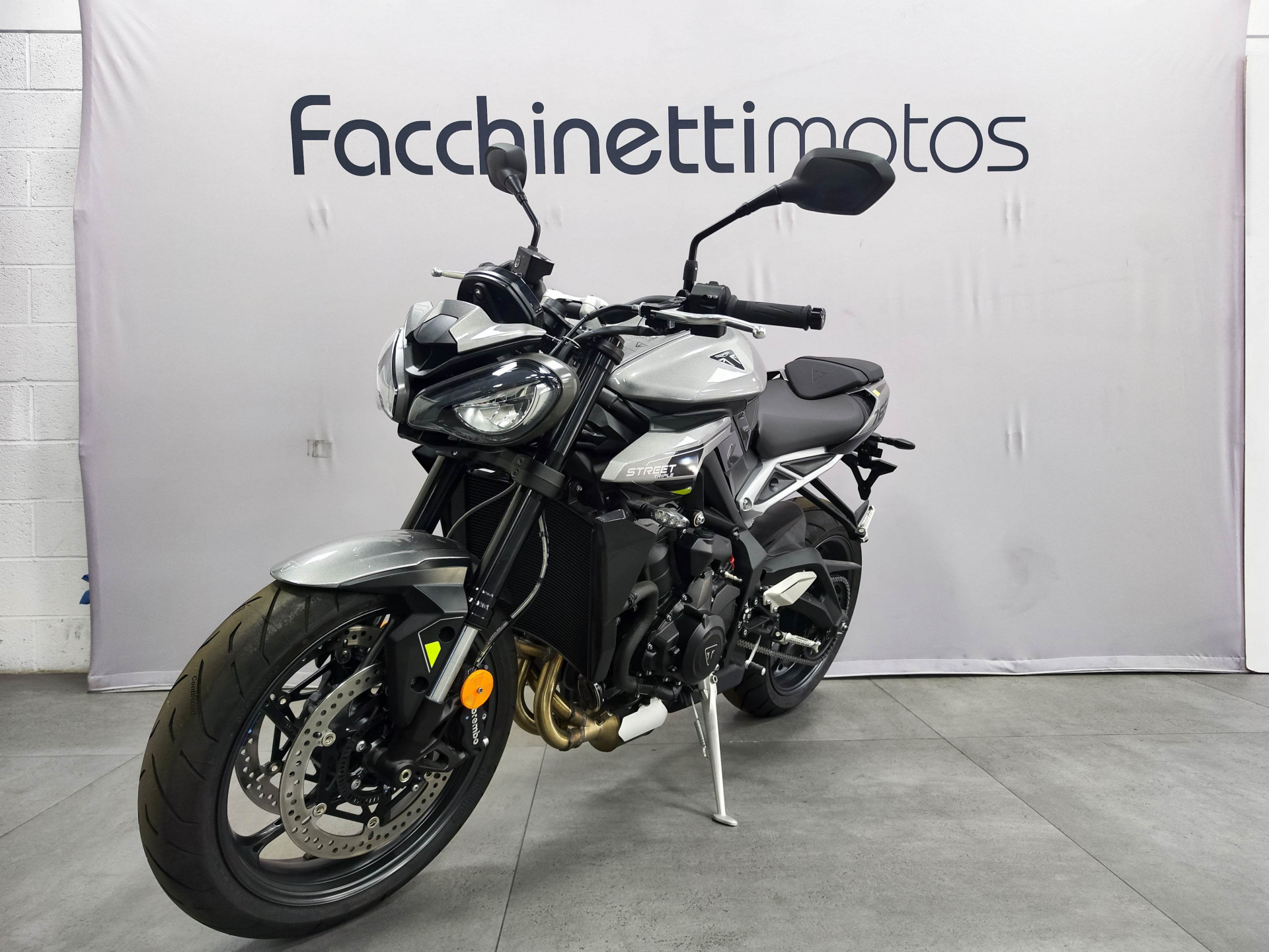 TRIUMPH Street Triple 765 R-showroom-element-2