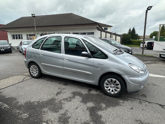 CITROEN Xsara Picasso 2.0i 16V Exclusive Automatic-image-9