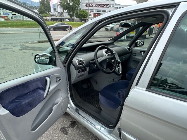 CITROEN Xsara Picasso 2.0i 16V Exclusive Automatic-image-13