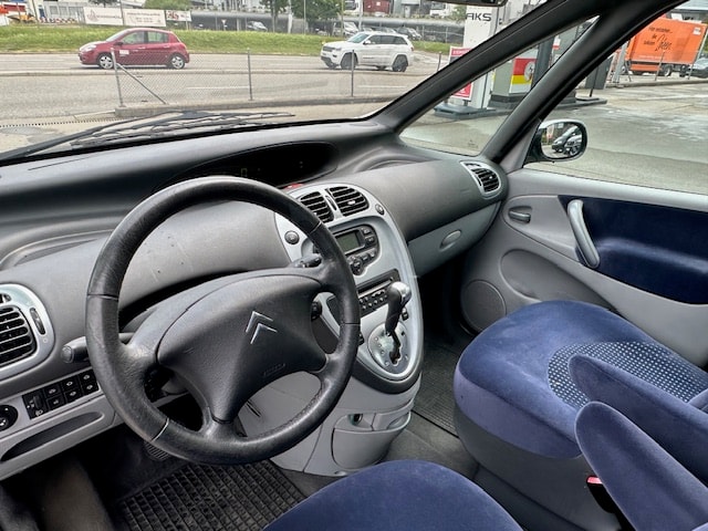 CITROEN Xsara Picasso 2.0i 16V Exclusive Automatic-image-14