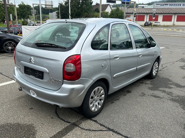 CITROEN Xsara Picasso 2.0i 16V Exclusive Automatic-image-7