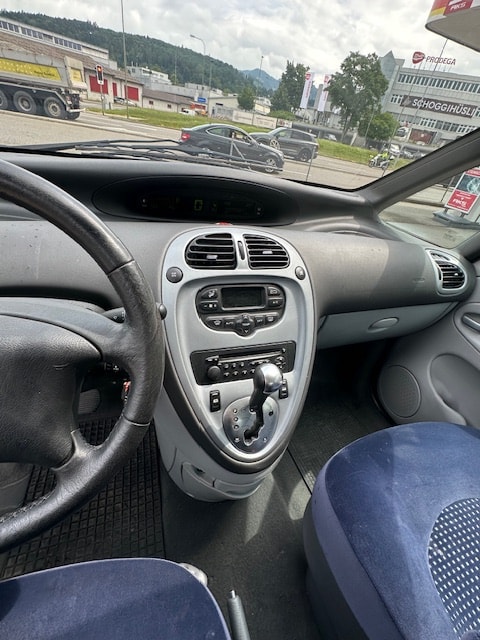 CITROEN Xsara Picasso 2.0i 16V Exclusive Automatic-image-17