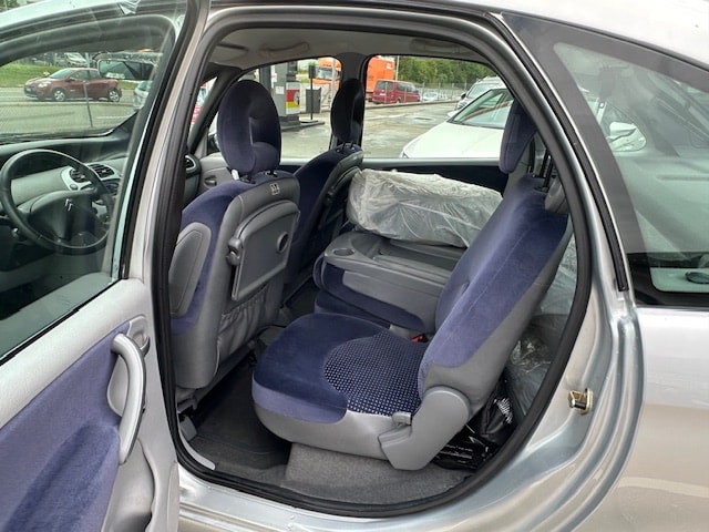CITROEN Xsara Picasso 2.0i 16V Exclusive Automatic-image-12