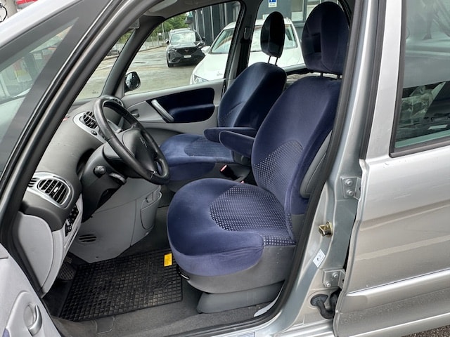 CITROEN Xsara Picasso 2.0i 16V Exclusive Automatic-image-11