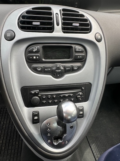 CITROEN Xsara Picasso 2.0i 16V Exclusive Automatic-image-15