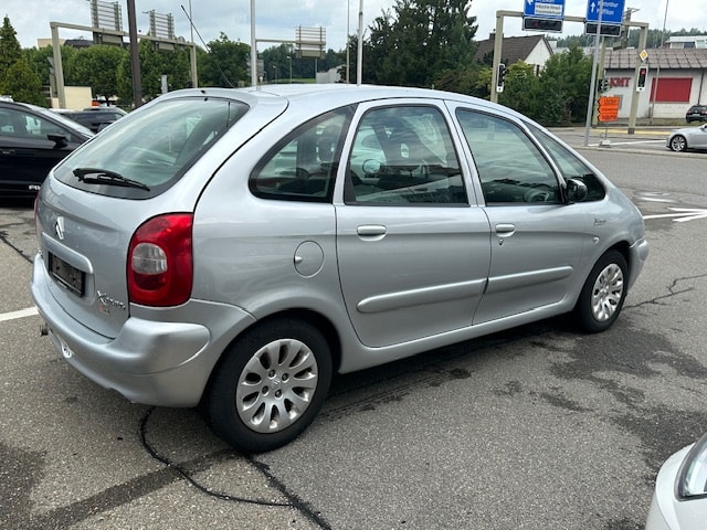 CITROEN Xsara Picasso 2.0i 16V Exclusive Automatic-image-8