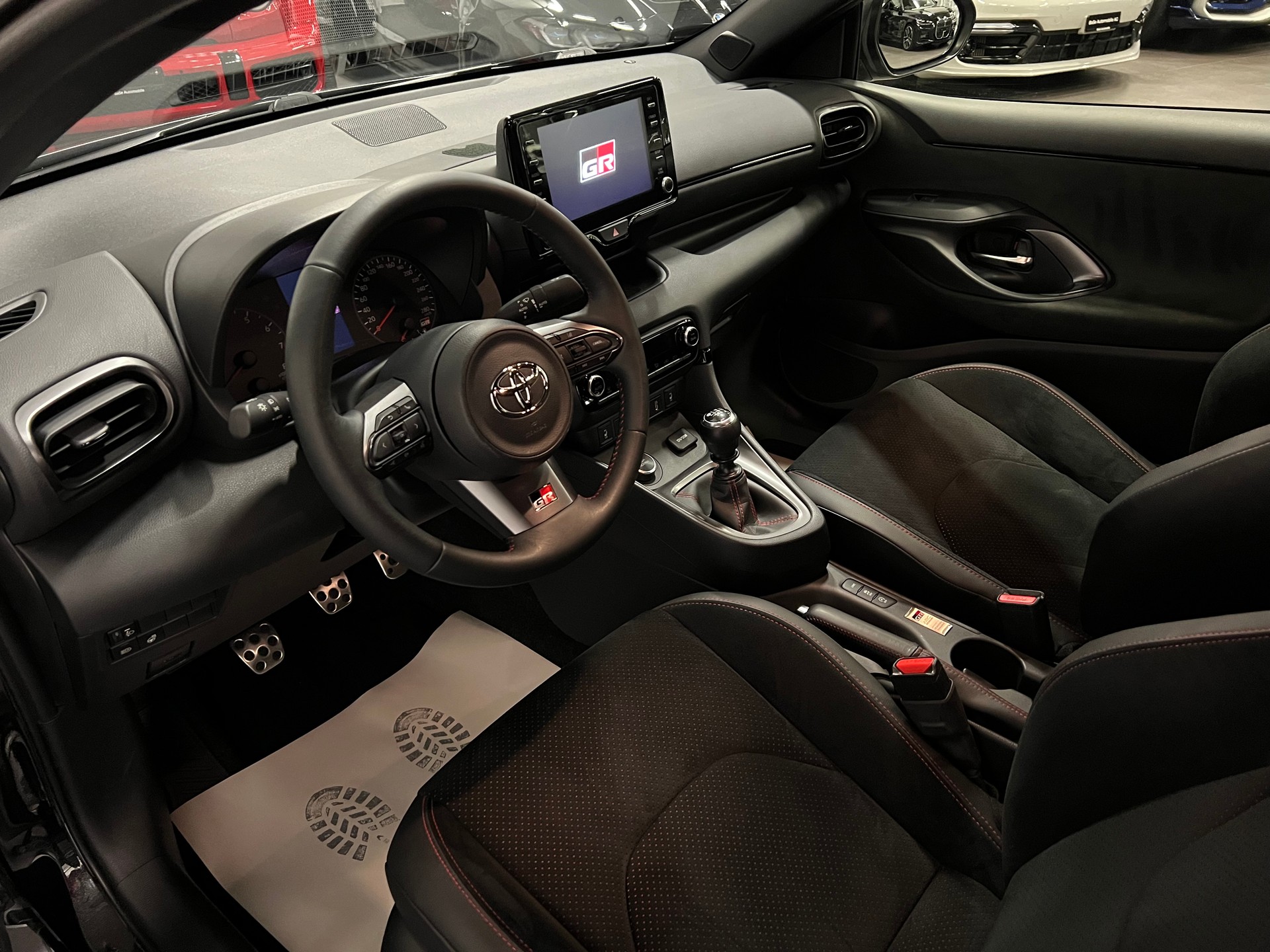 TOYOTA Yaris 1.6 GR Sport-image-17