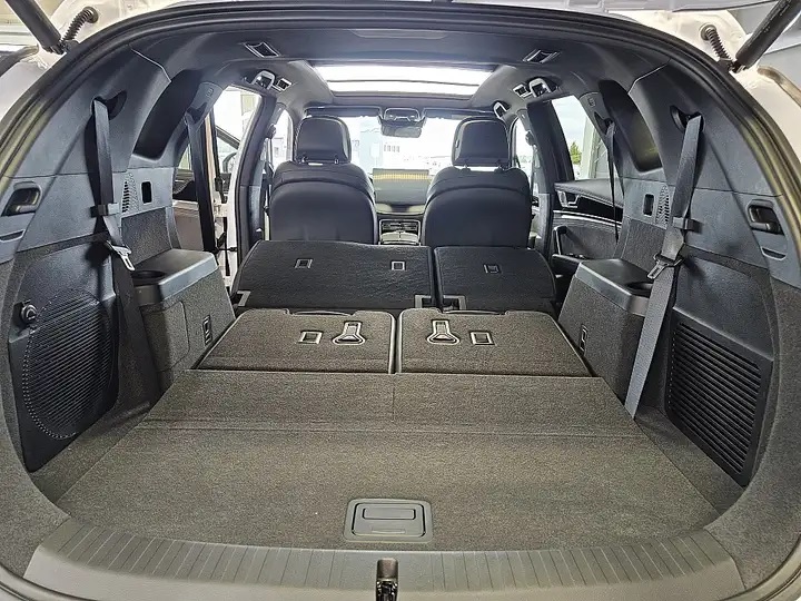 BYD Tang Flagship 4 x 4 / 7-Sitzer-image-13