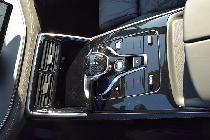 BYD Tang Flagship 4 x 4 / 7-Sitzer-image-19
