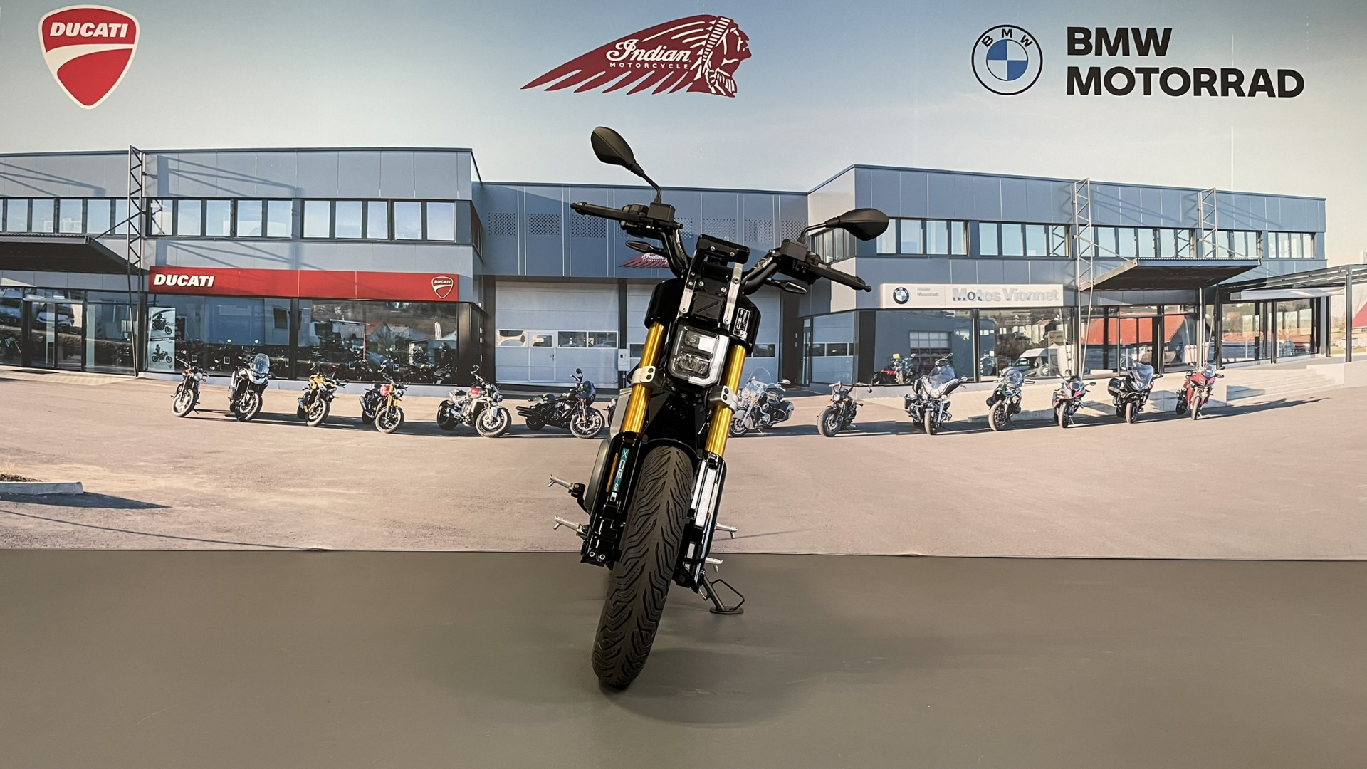 BMW CE 02 Highline Leasing dès 2.9% prime jusqu'au 30.06.2026-showroom-element-1