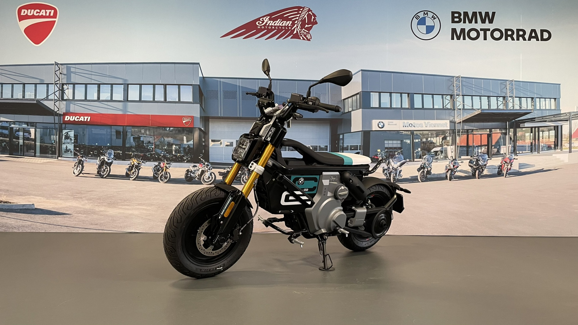 BMW CE 02 Highline Leasing dès 2.9% prime jusqu'au 30.06.2026-showroom-element-2