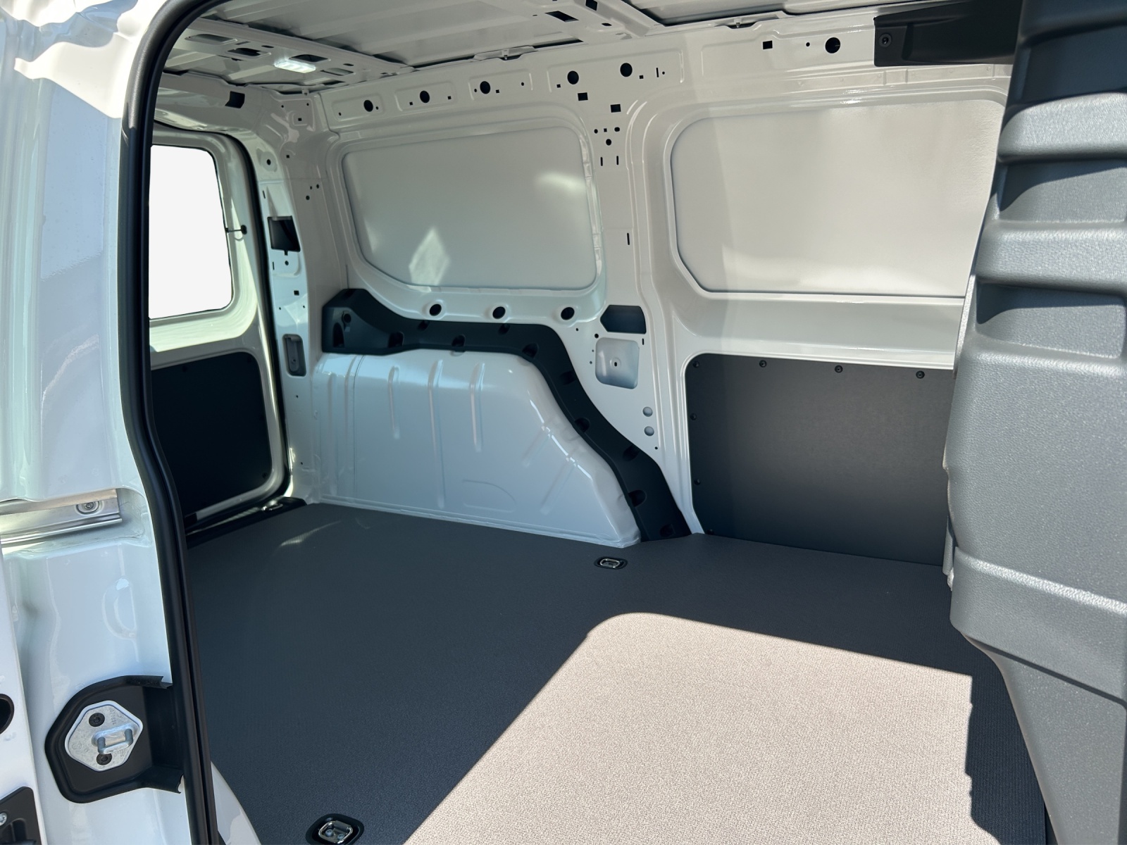 VW Caddy Cargo 2.0TDI Maxi DSG-image-11