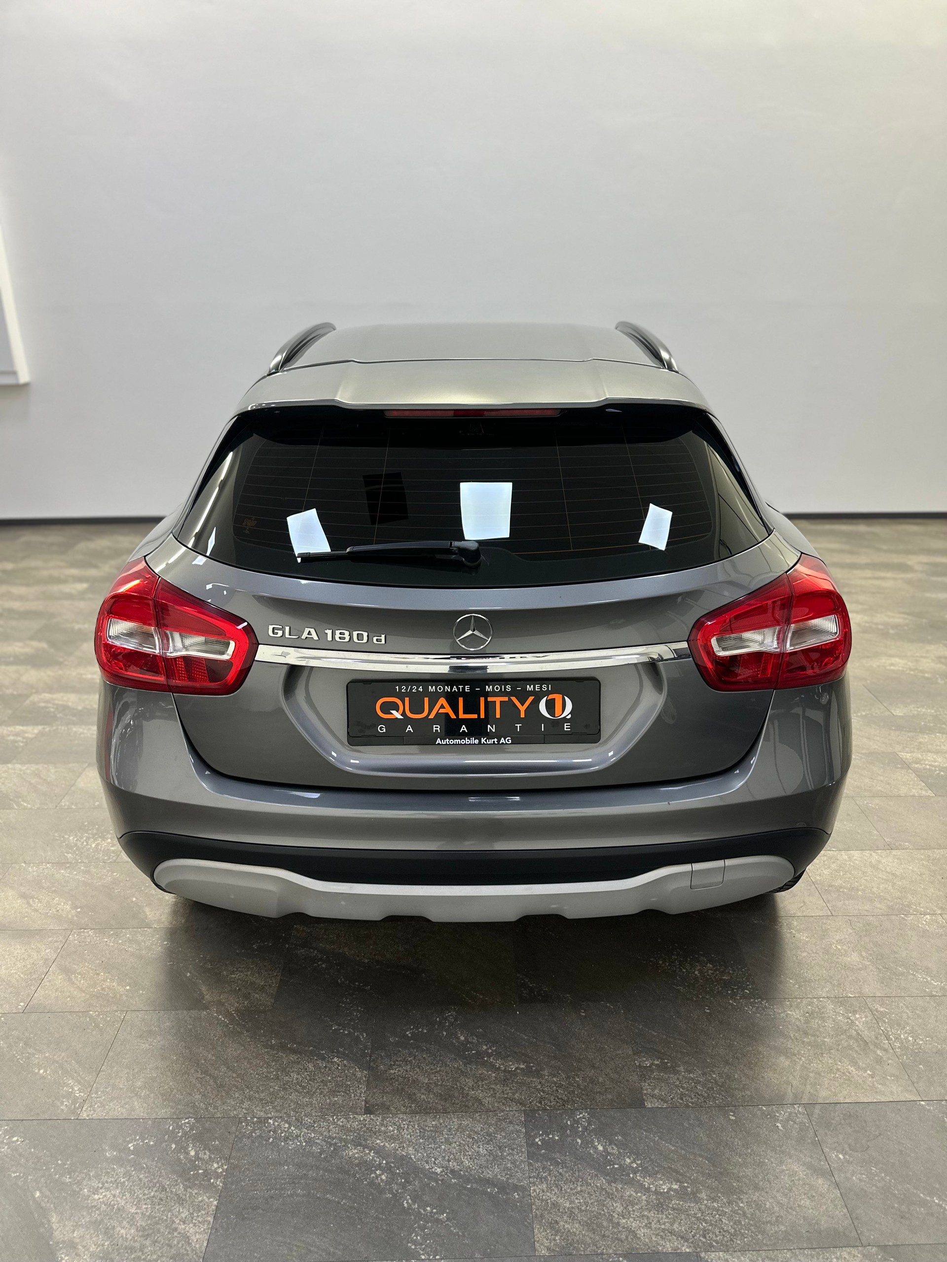 MERCEDES-BENZ GLA 180 d 7G-DCT-image-6