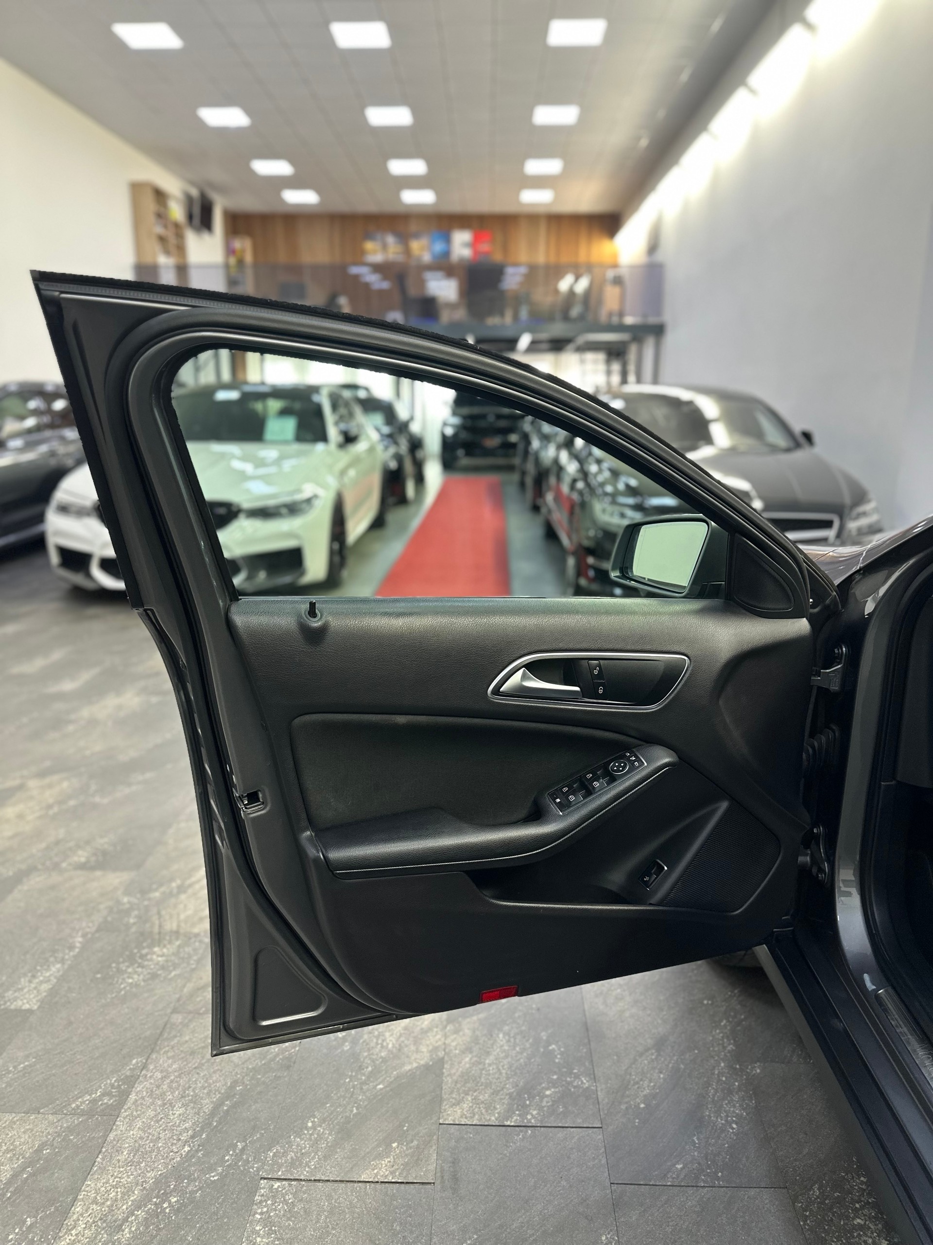 MERCEDES-BENZ GLA 180 d 7G-DCT-image-20