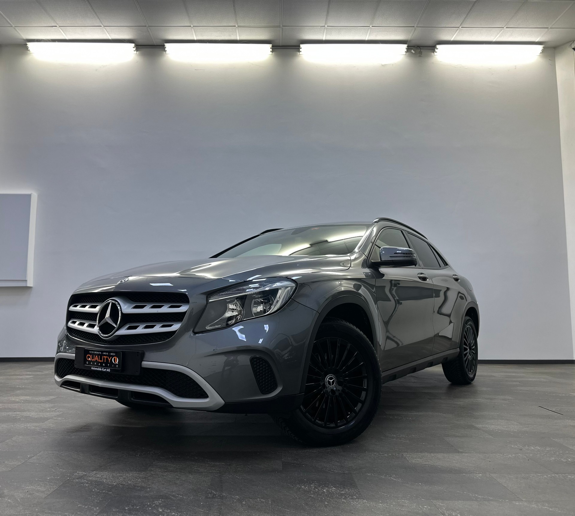 MERCEDES-BENZ GLA 180 d 7G-DCT-image-1