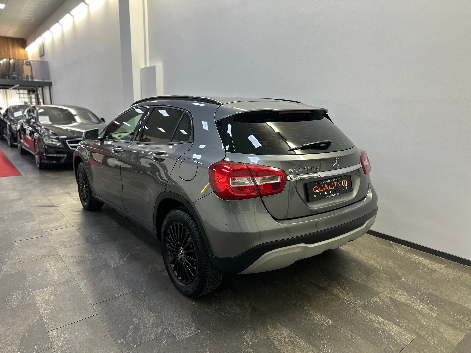 MERCEDES-BENZ GLA 180 d 7G-DCT-image-3