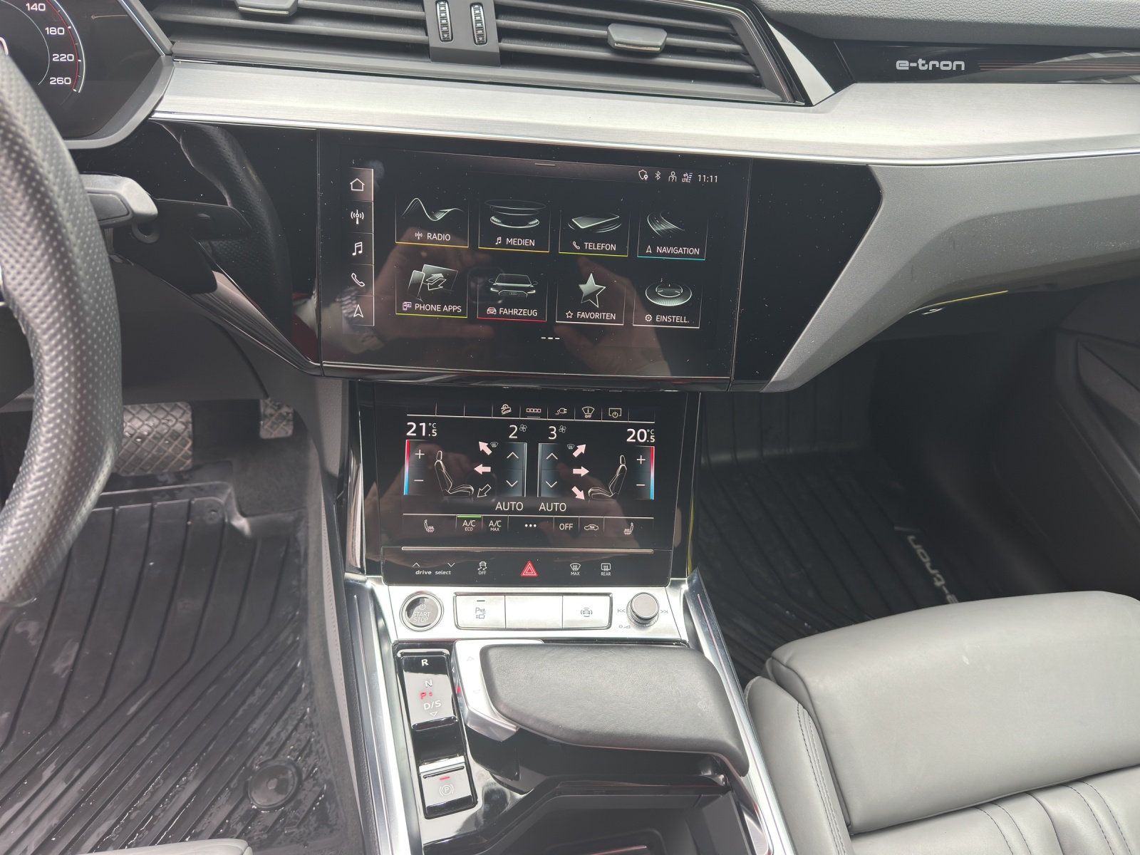 AUDI e-tron 55 Sportback S Line quattro-image-11