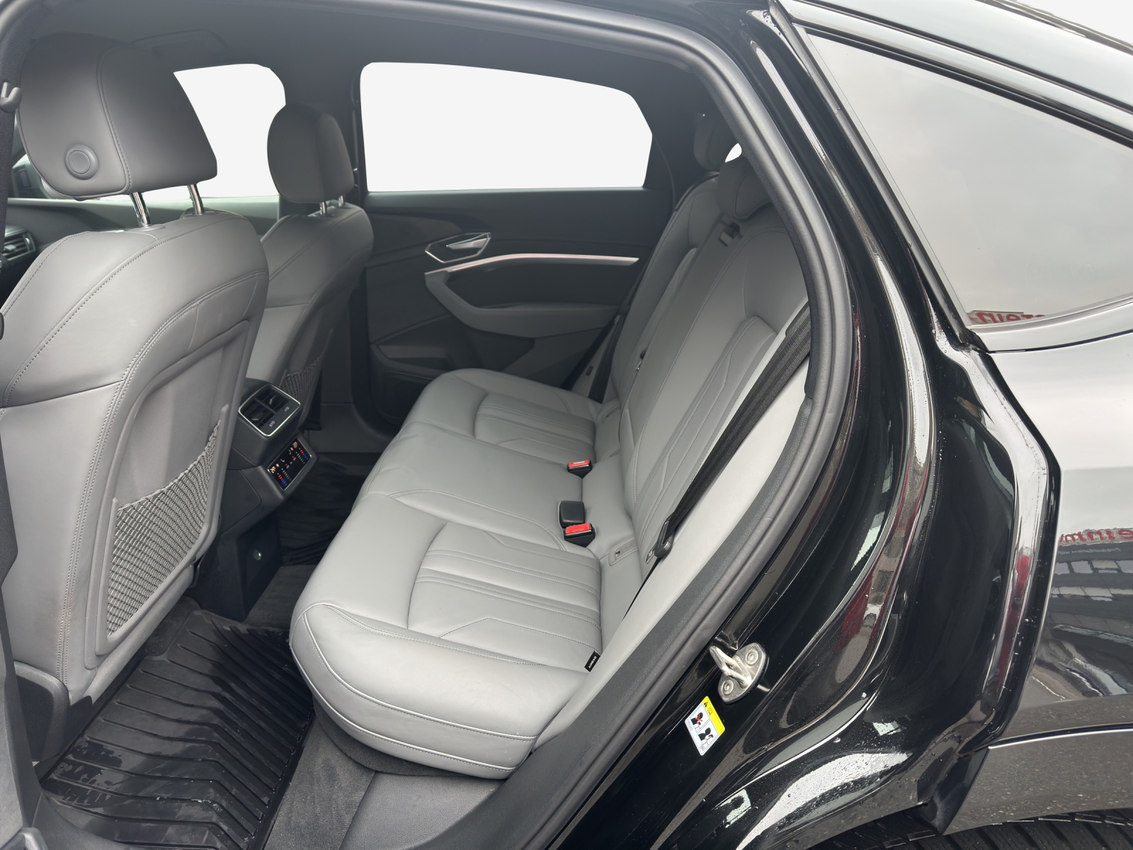 AUDI e-tron 55 Sportback S Line quattro-image-12
