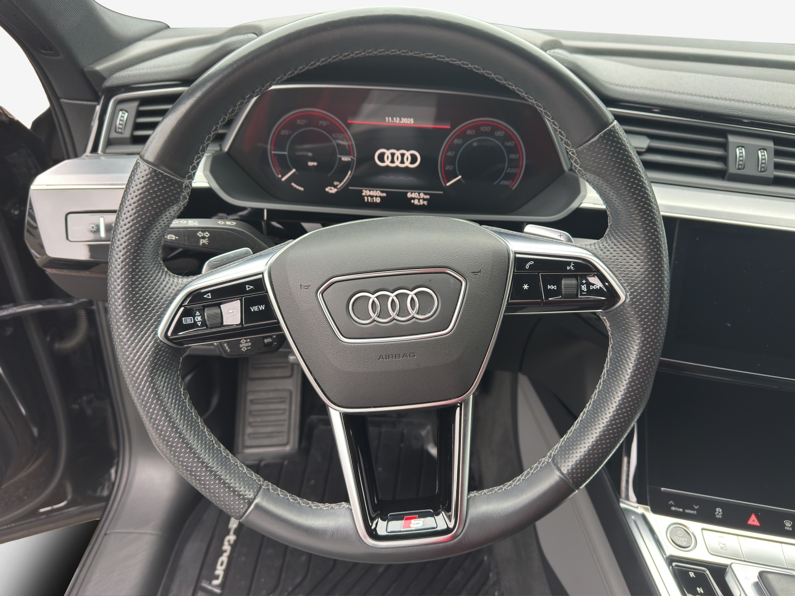 AUDI e-tron 55 Sportback S Line quattro-image-10