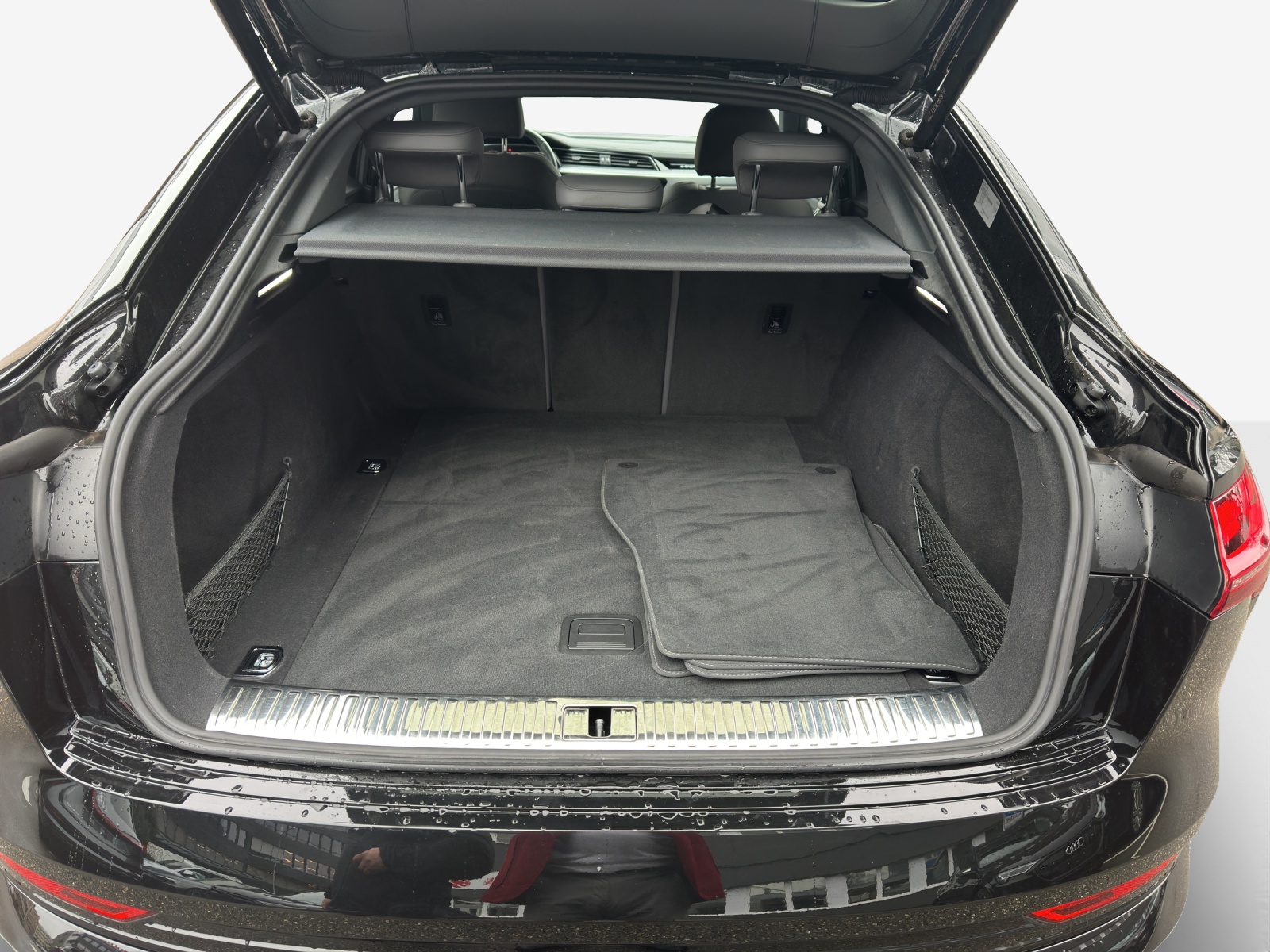 AUDI e-tron 55 Sportback S Line quattro-image-13