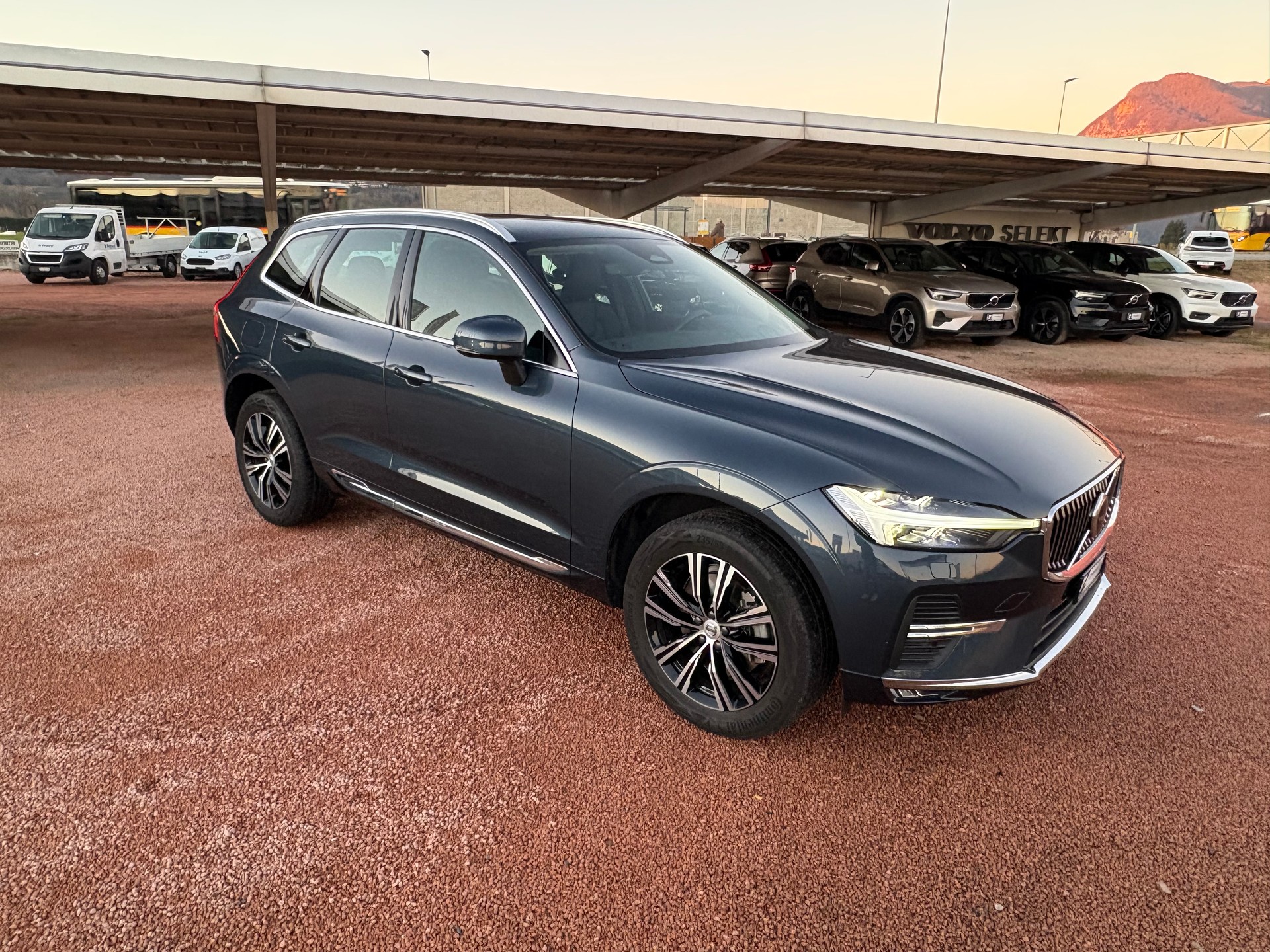 VOLVO XC60 B4 Diesel Mild Hybrid AWD Plus Bright Geartronic-image-2