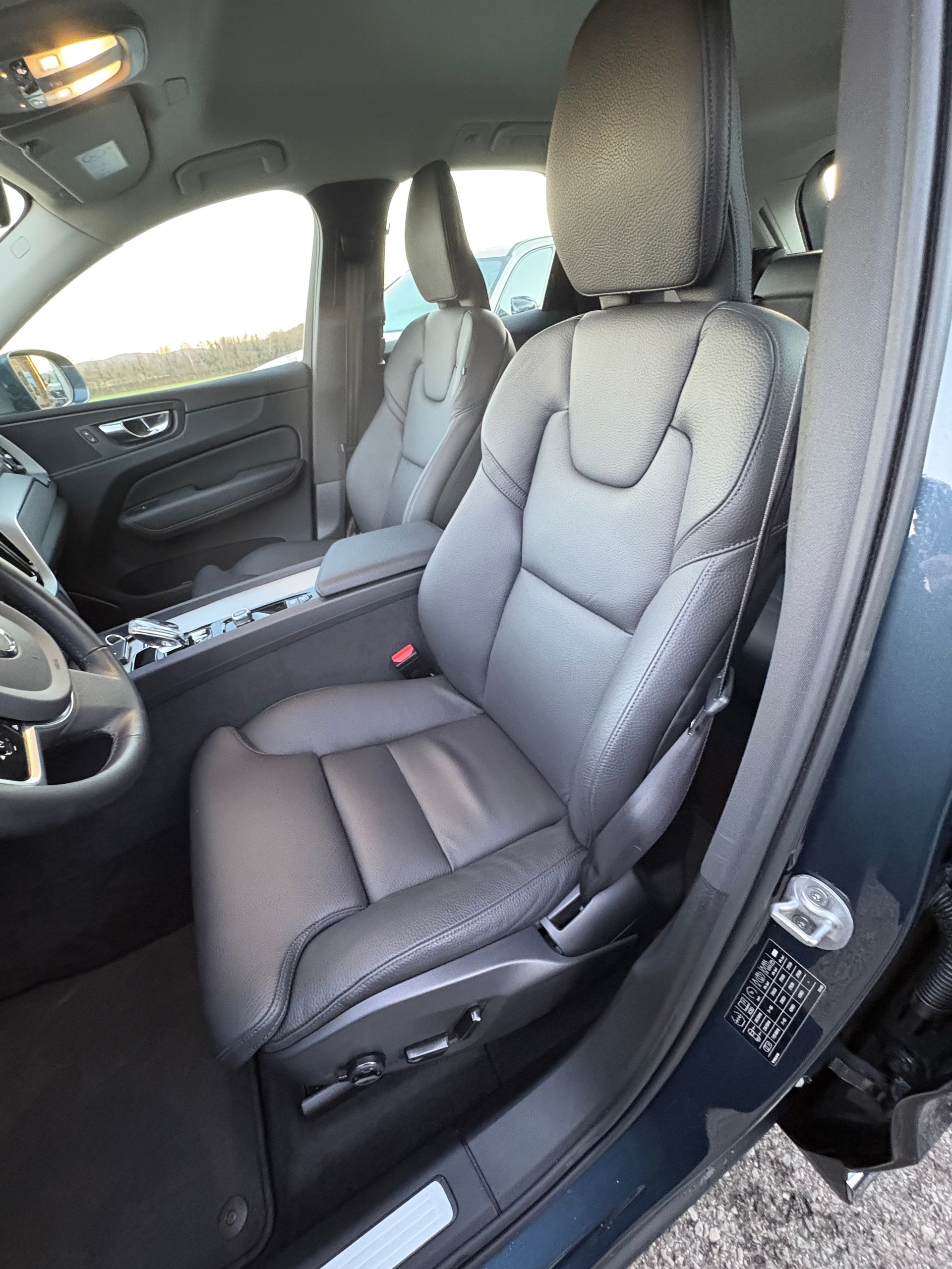 VOLVO XC60 B4 Diesel Mild Hybrid AWD Plus Bright Geartronic-image-7