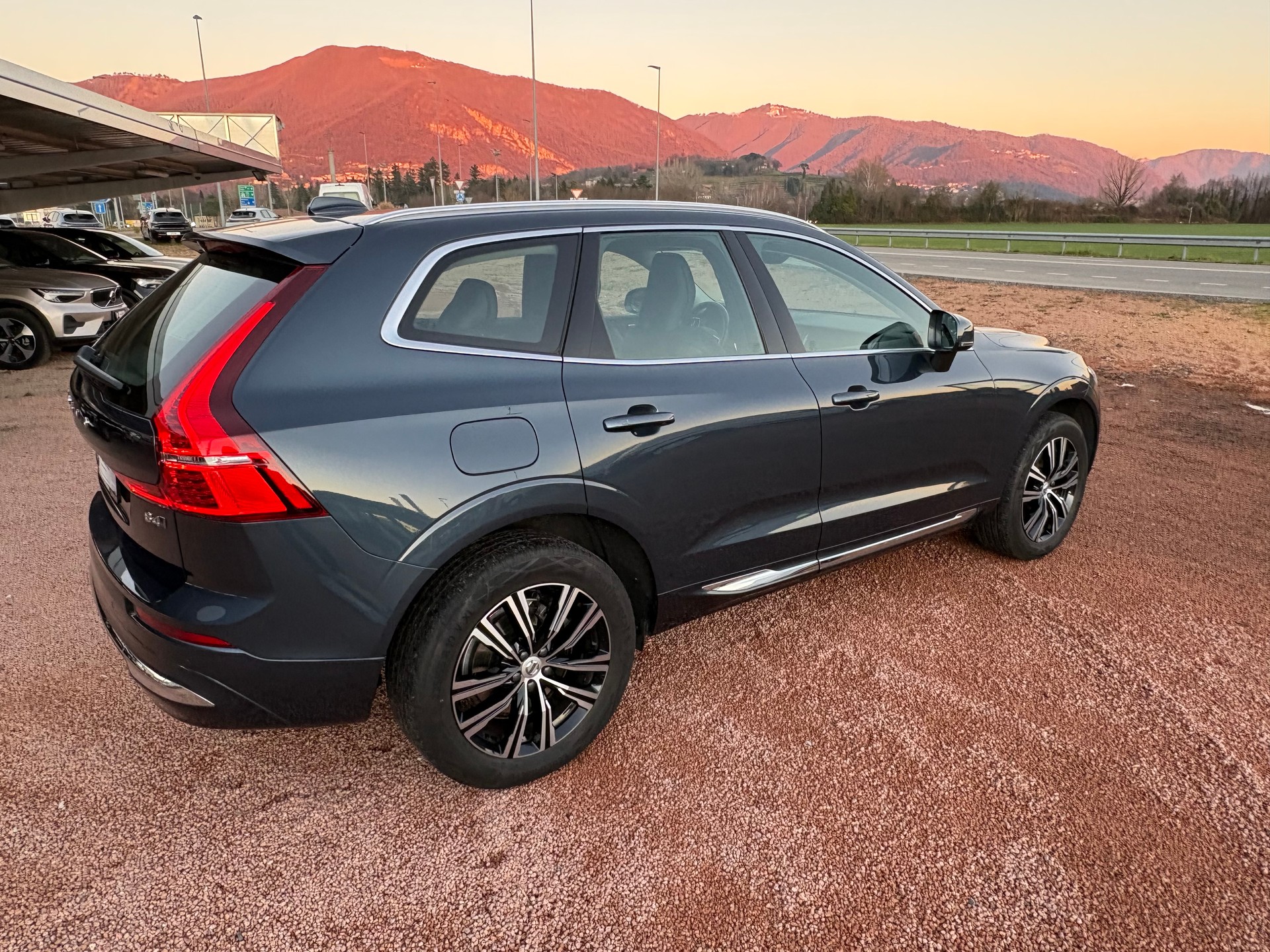 VOLVO XC60 B4 Diesel Mild Hybrid AWD Plus Bright Geartronic-image-3