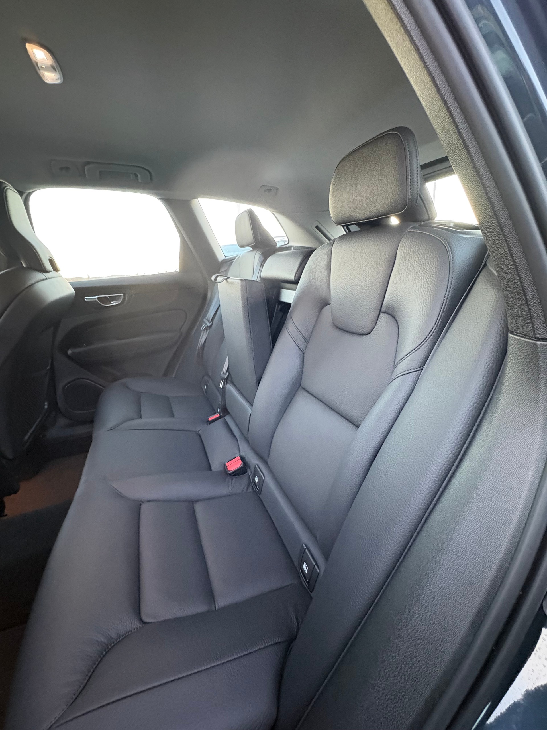 VOLVO XC60 B4 Diesel Mild Hybrid AWD Plus Bright Geartronic-image-8