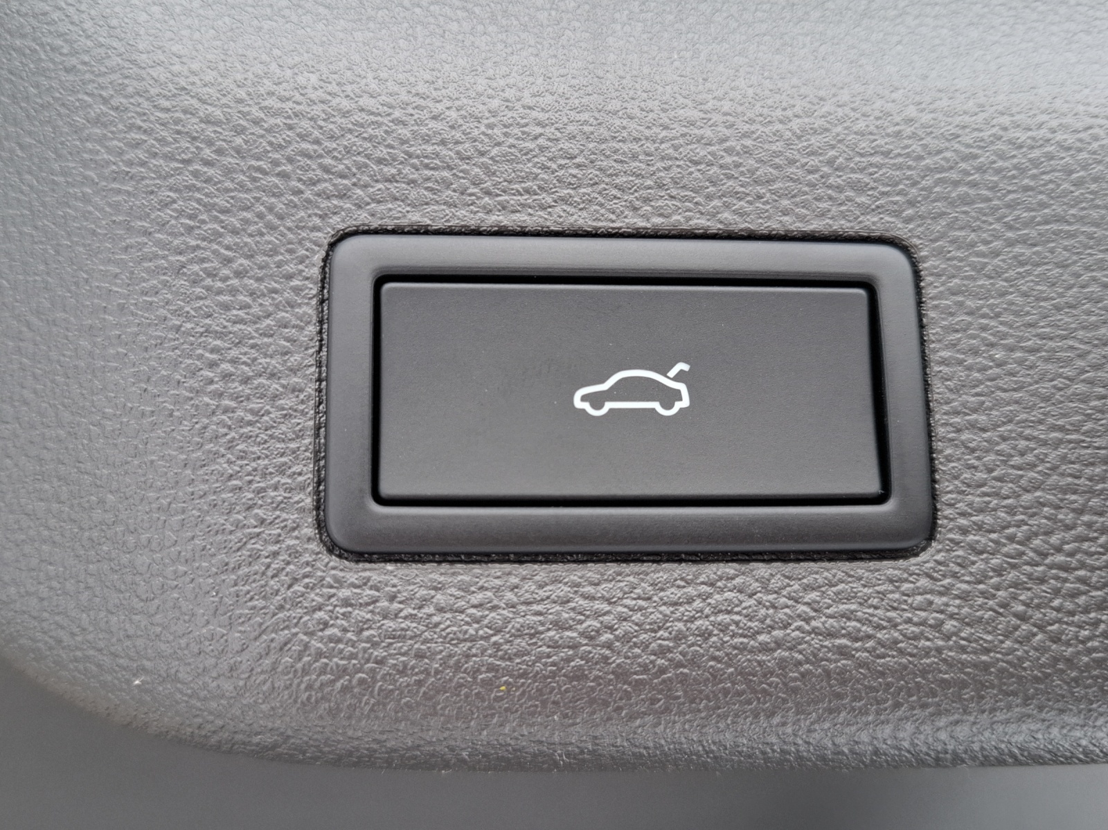 VW Multivan LI kurz 150 2.0 TDI-image-13