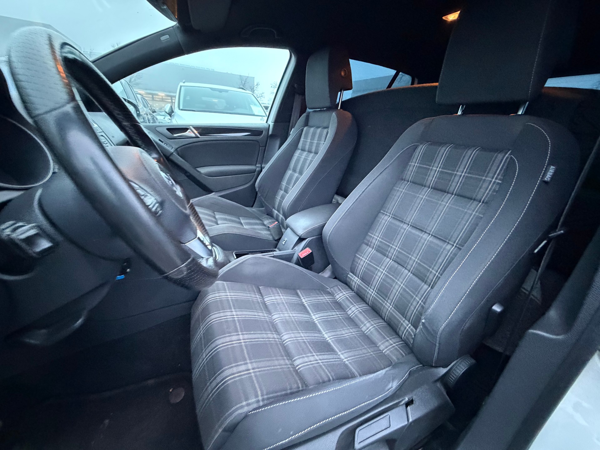 VW Golf 2.0 TDI GT ***MFK 05.01.2026***-image-8