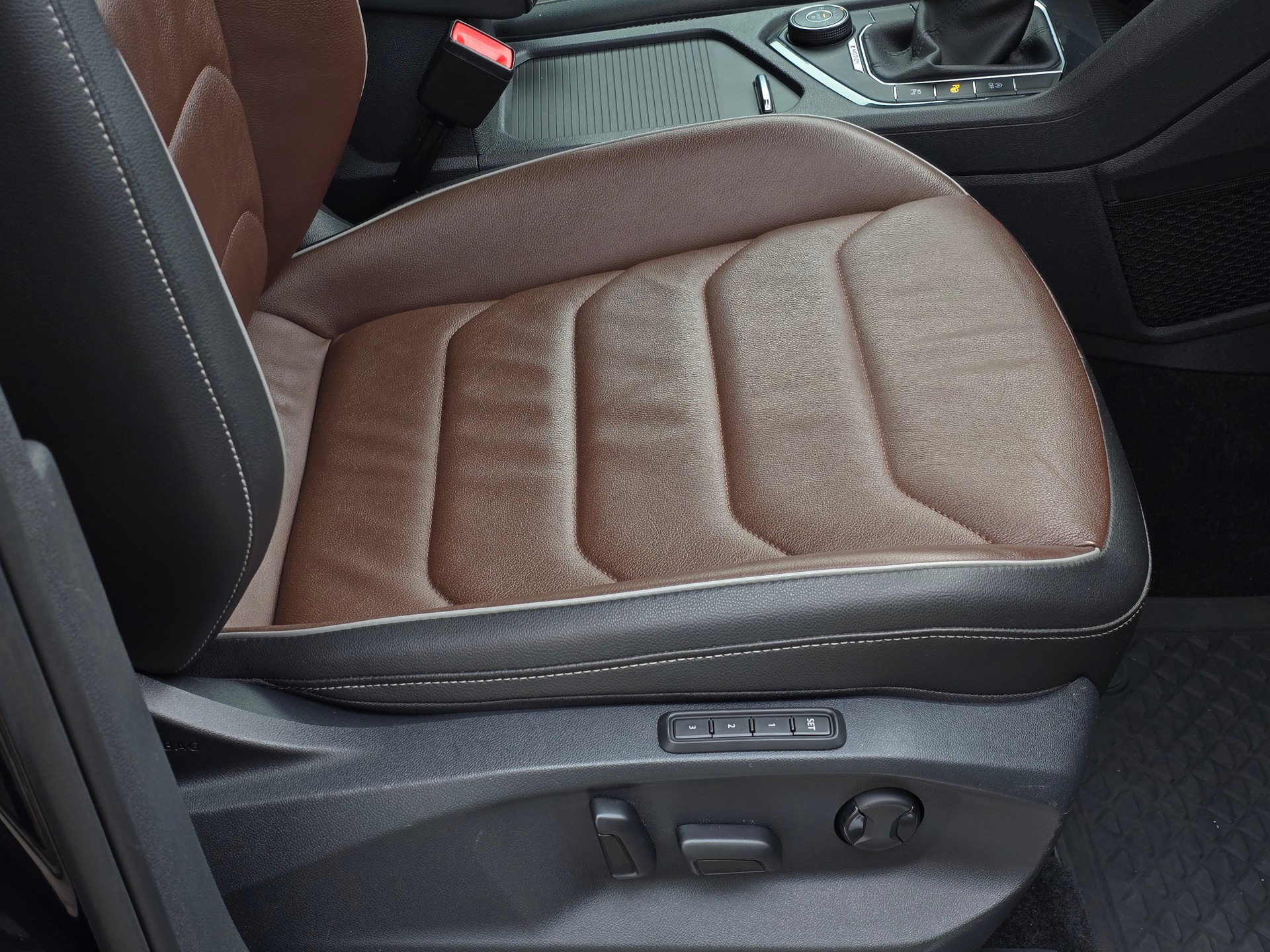 VW Tiguan 2.0 TDI SCR Elegance 4Motion DSG mit AHK-image-28
