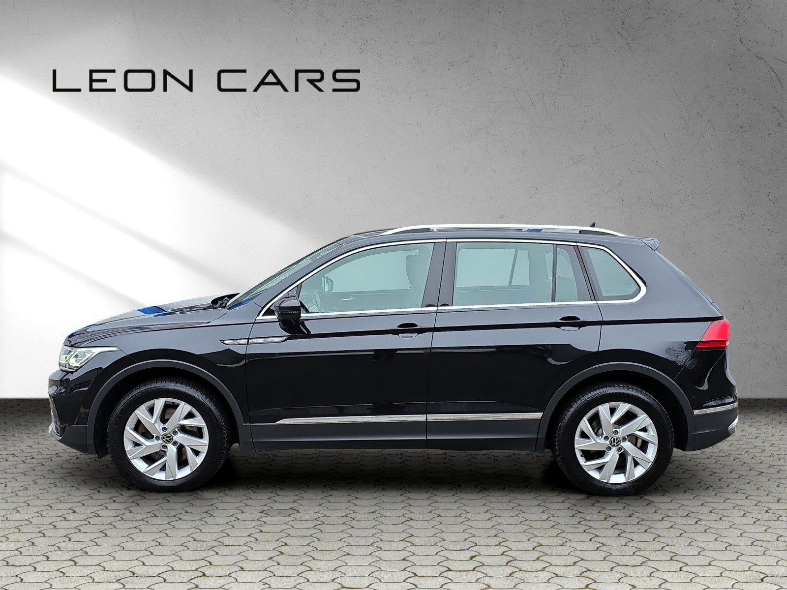VW Tiguan 2.0 TDI SCR Elegance 4Motion DSG mit AHK-image-4