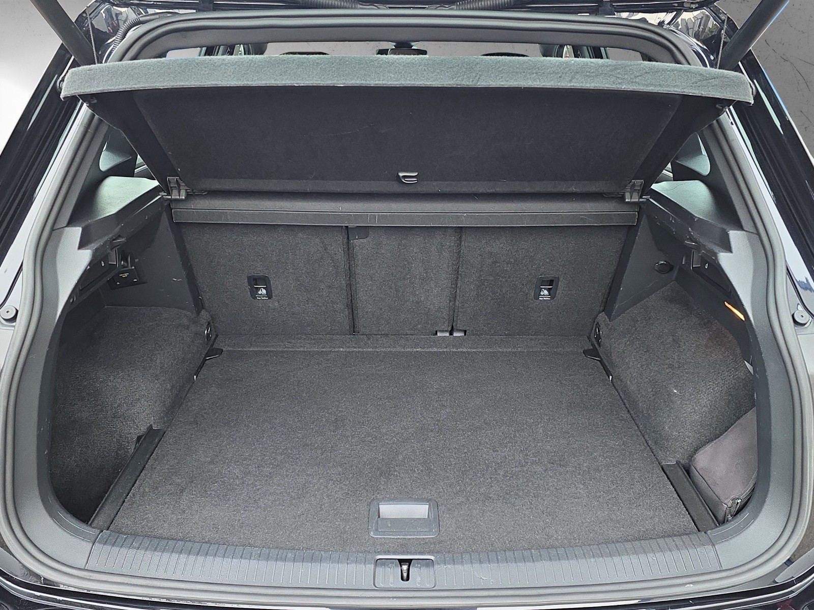 VW Tiguan 2.0 TDI SCR Elegance 4Motion DSG mit AHK-image-14