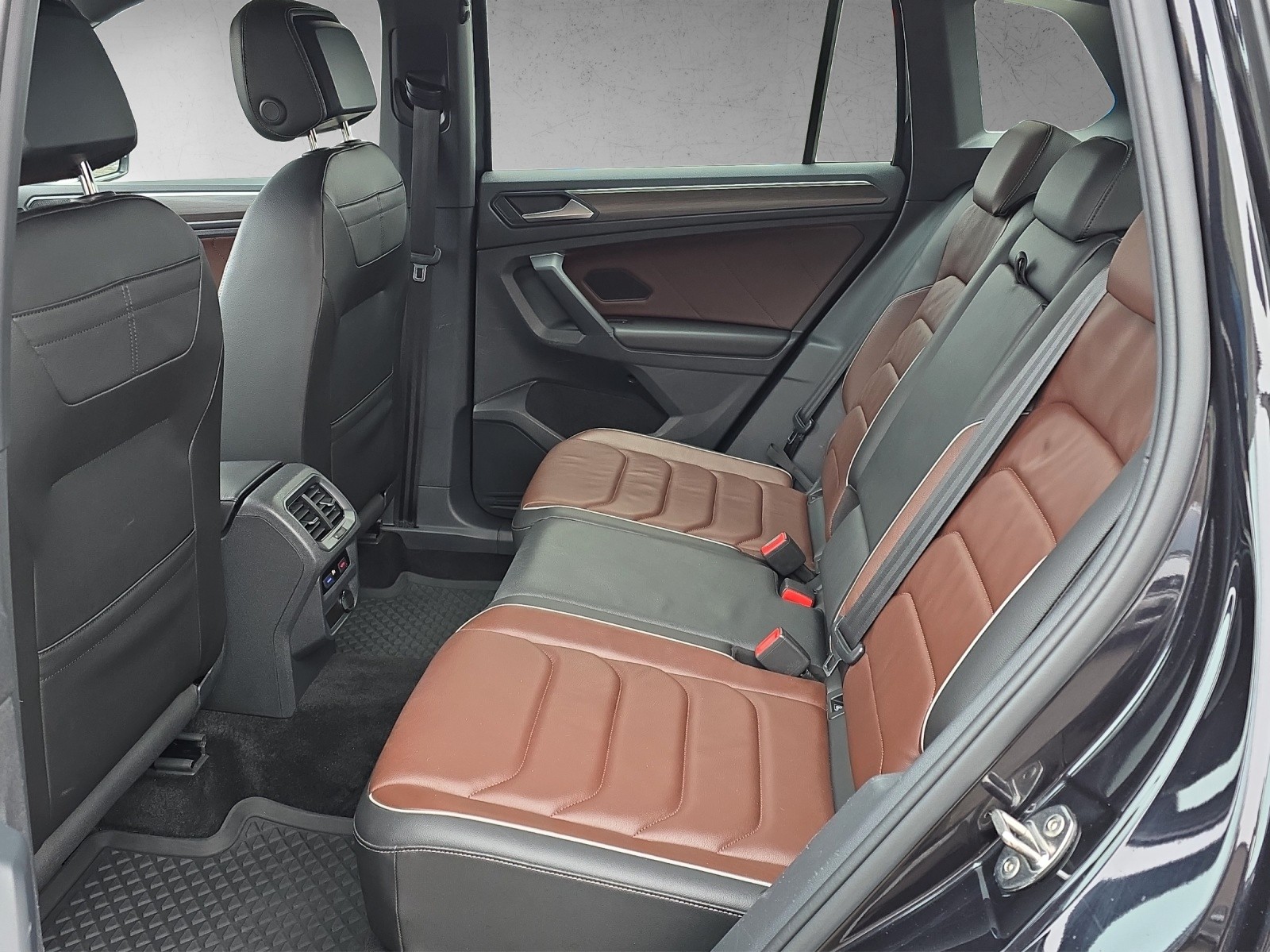 VW Tiguan 2.0 TDI SCR Elegance 4Motion DSG mit AHK-image-12