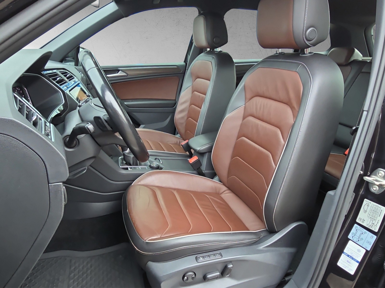 VW Tiguan 2.0 TDI SCR Elegance 4Motion DSG mit AHK-image-6