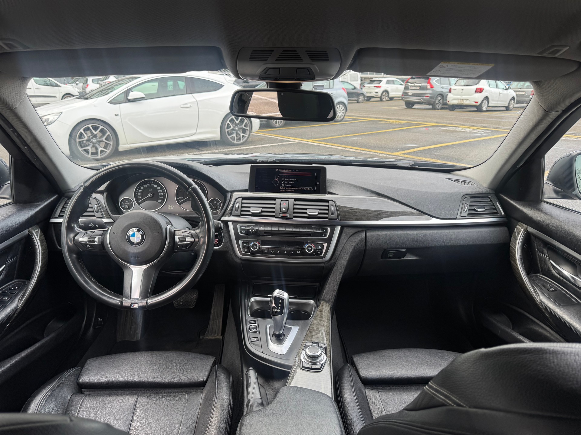 BMW 330d Touring Luxury Line Steptronic-image-14