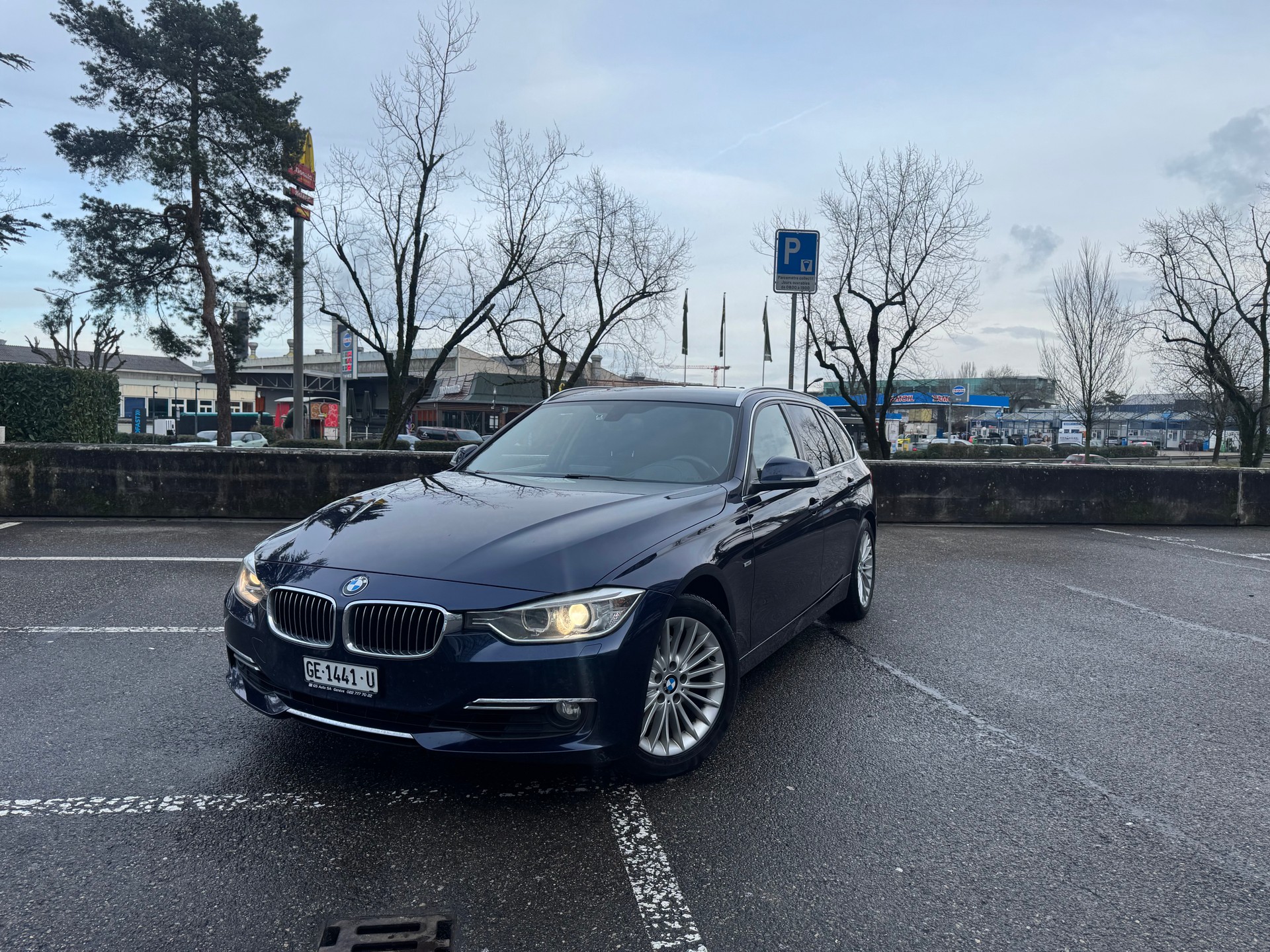 BMW 330d Touring Luxury Line Steptronic-image-0