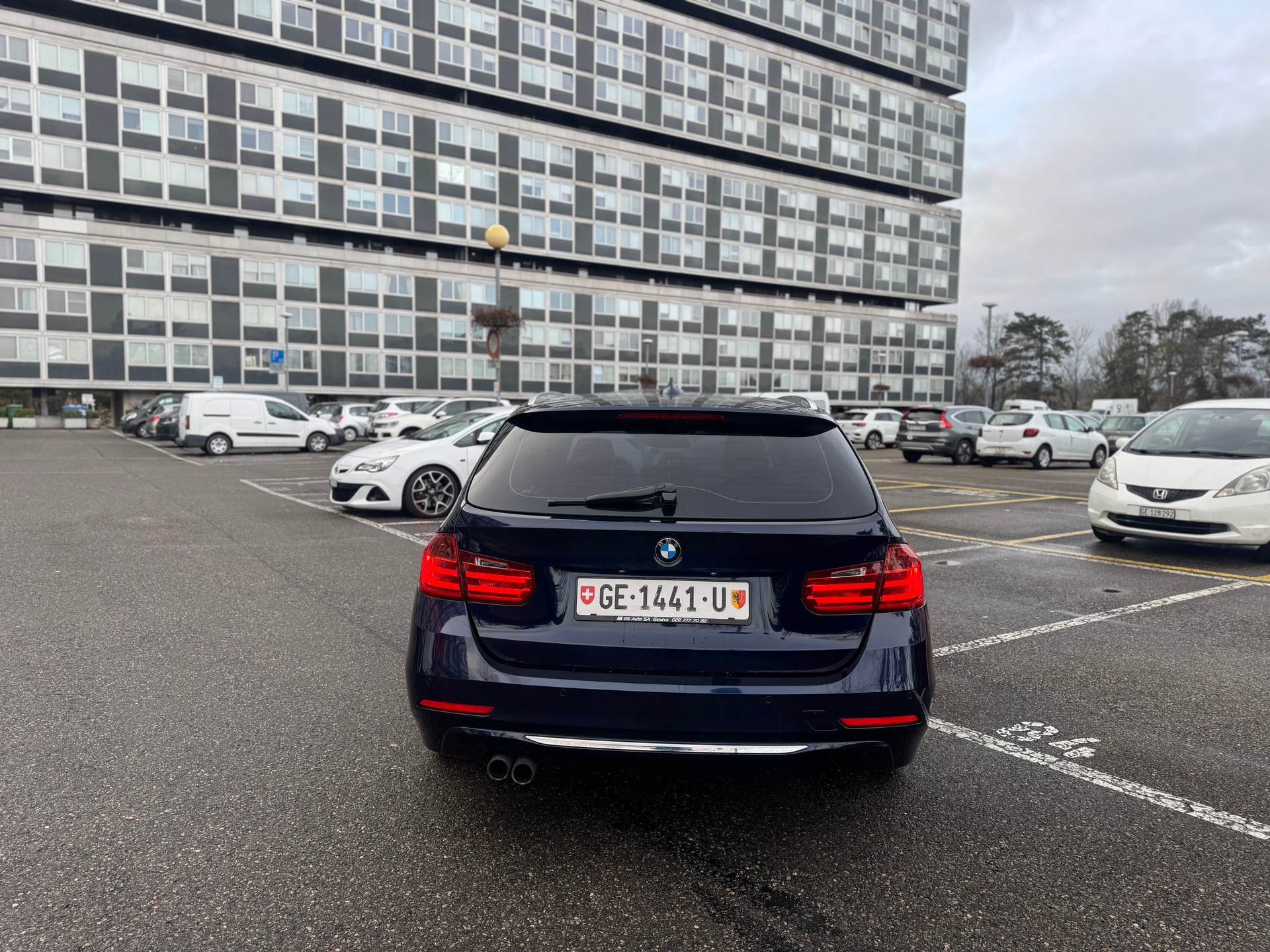 BMW 330d Touring Luxury Line Steptronic-image-7