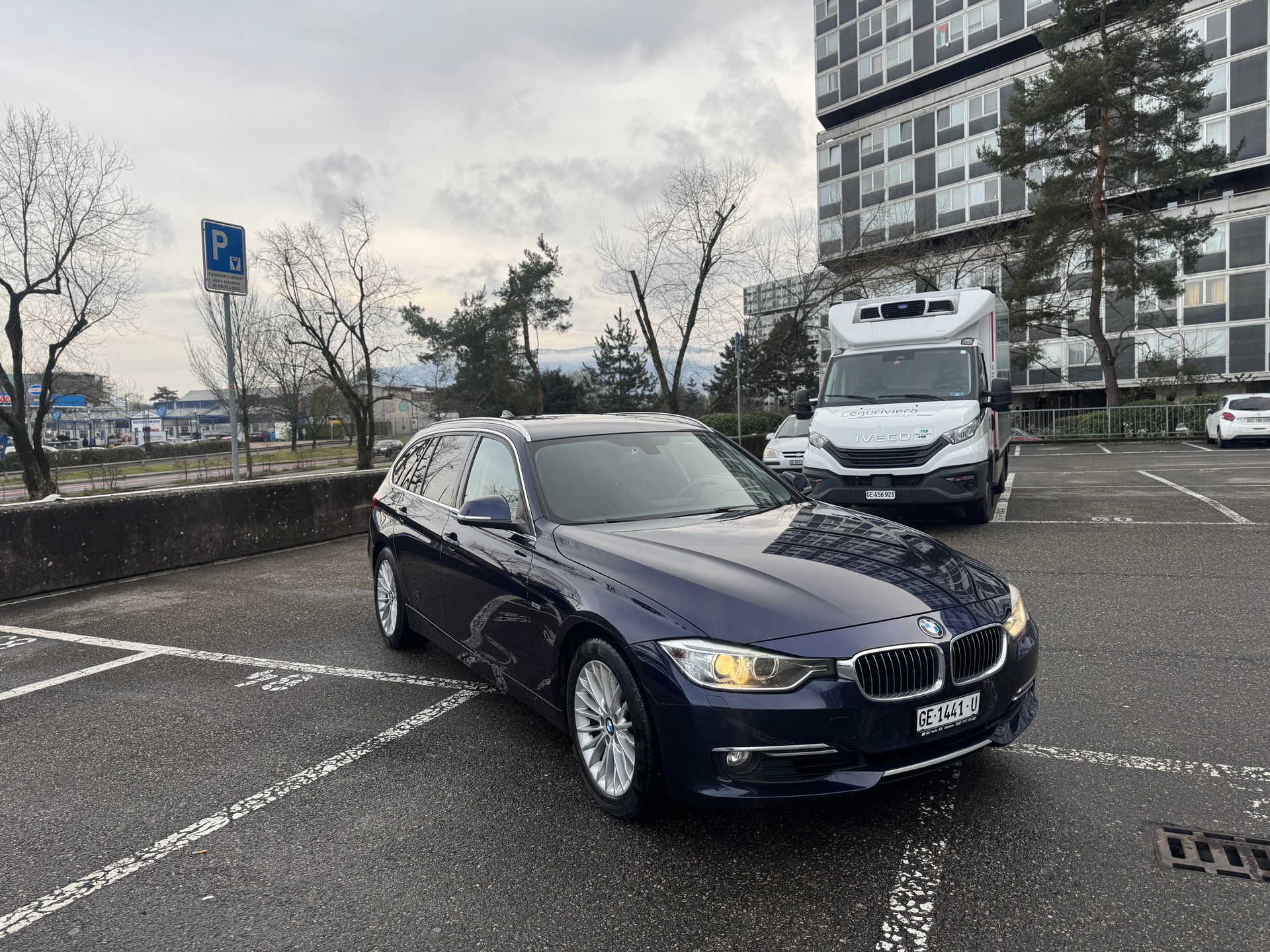 BMW 330d Touring Luxury Line Steptronic-image-3