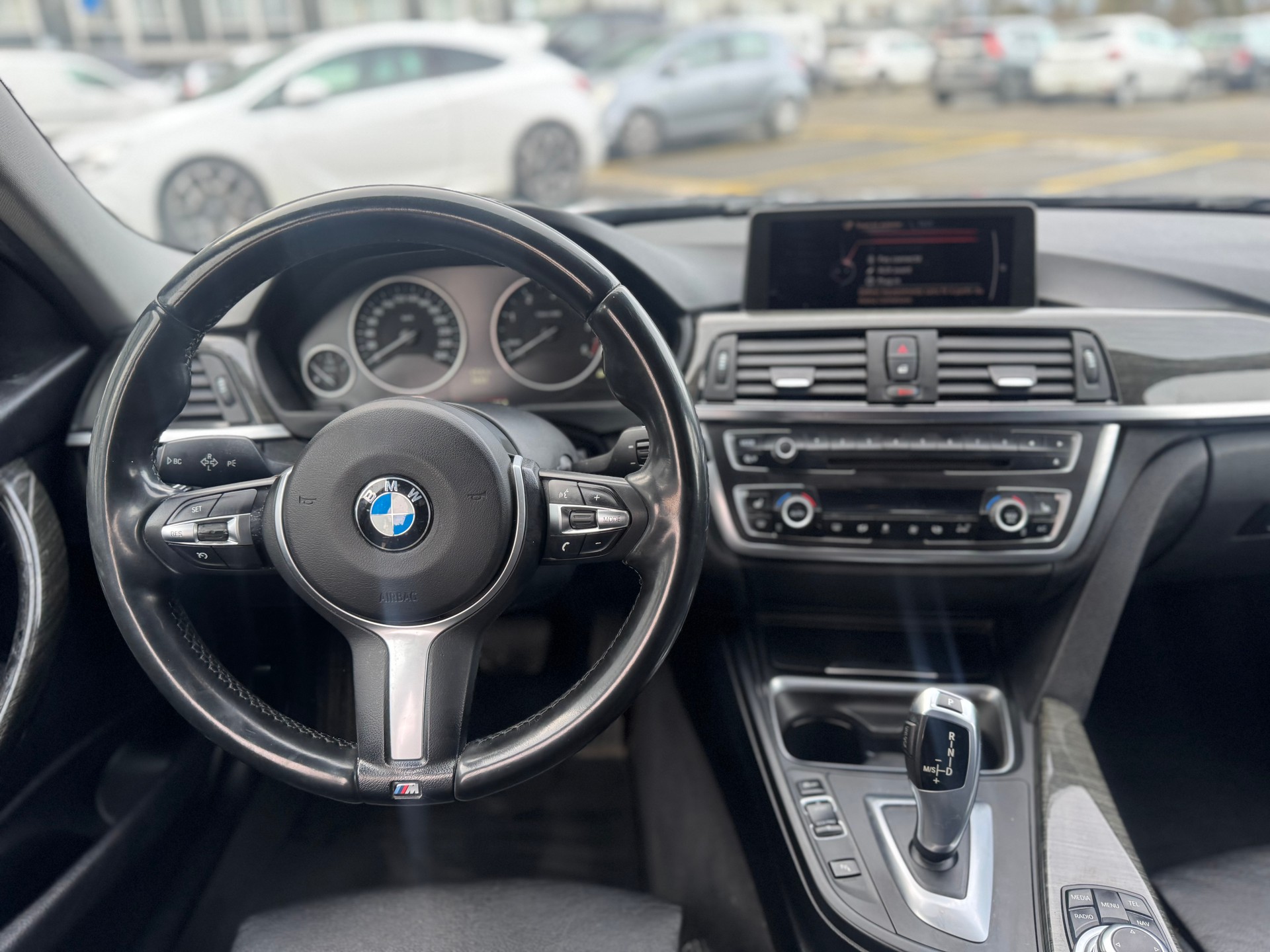 BMW 330d Touring Luxury Line Steptronic-image-13