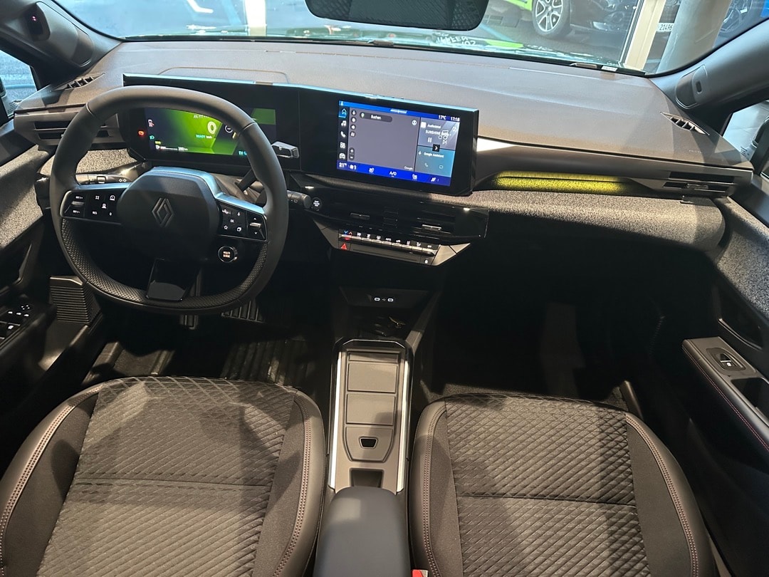 RENAULT Clio 1.8 E-Tech Techno-image-12