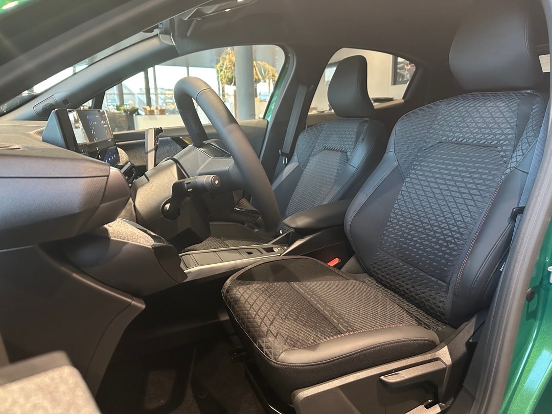 RENAULT Clio 1.8 E-Tech Techno-image-8