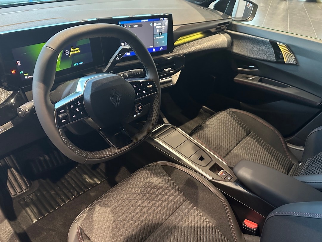 RENAULT Clio 1.8 E-Tech Techno-image-9