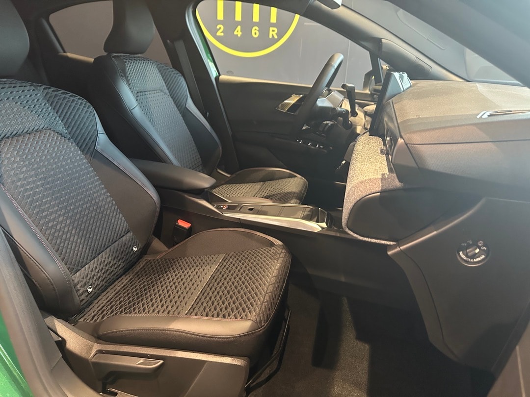 RENAULT Clio 1.8 E-Tech Techno-image-10