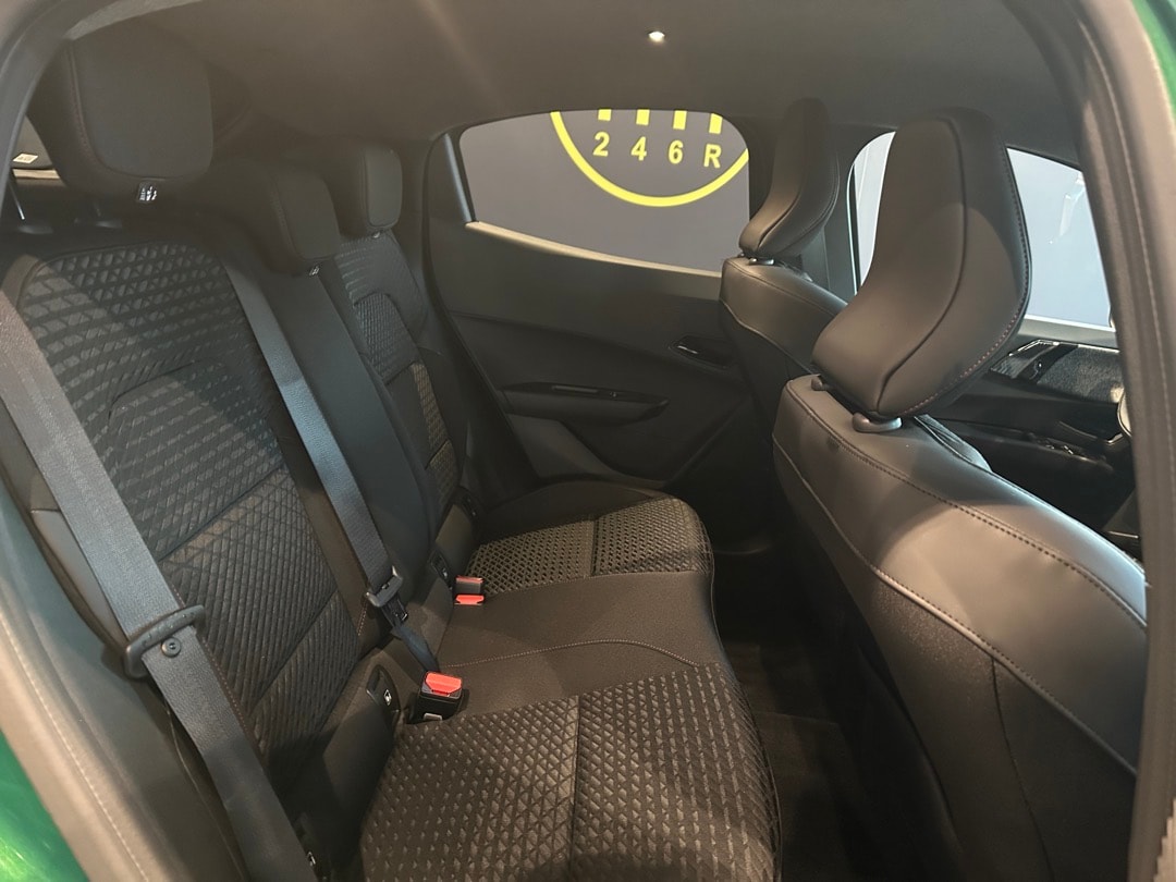 RENAULT Clio 1.8 E-Tech Techno-image-18